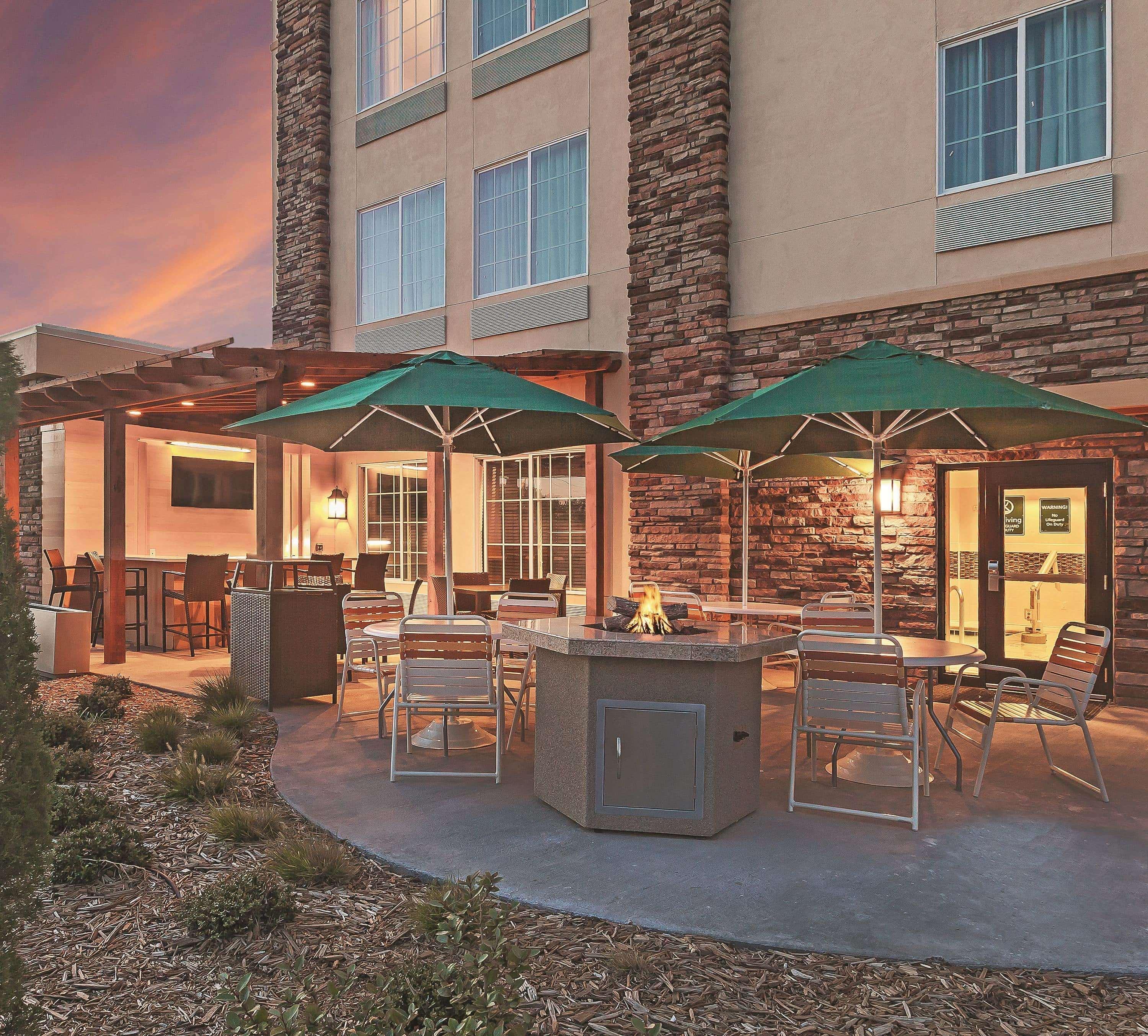 La Quinta By Wyndham Pecos Hotel Exterior photo