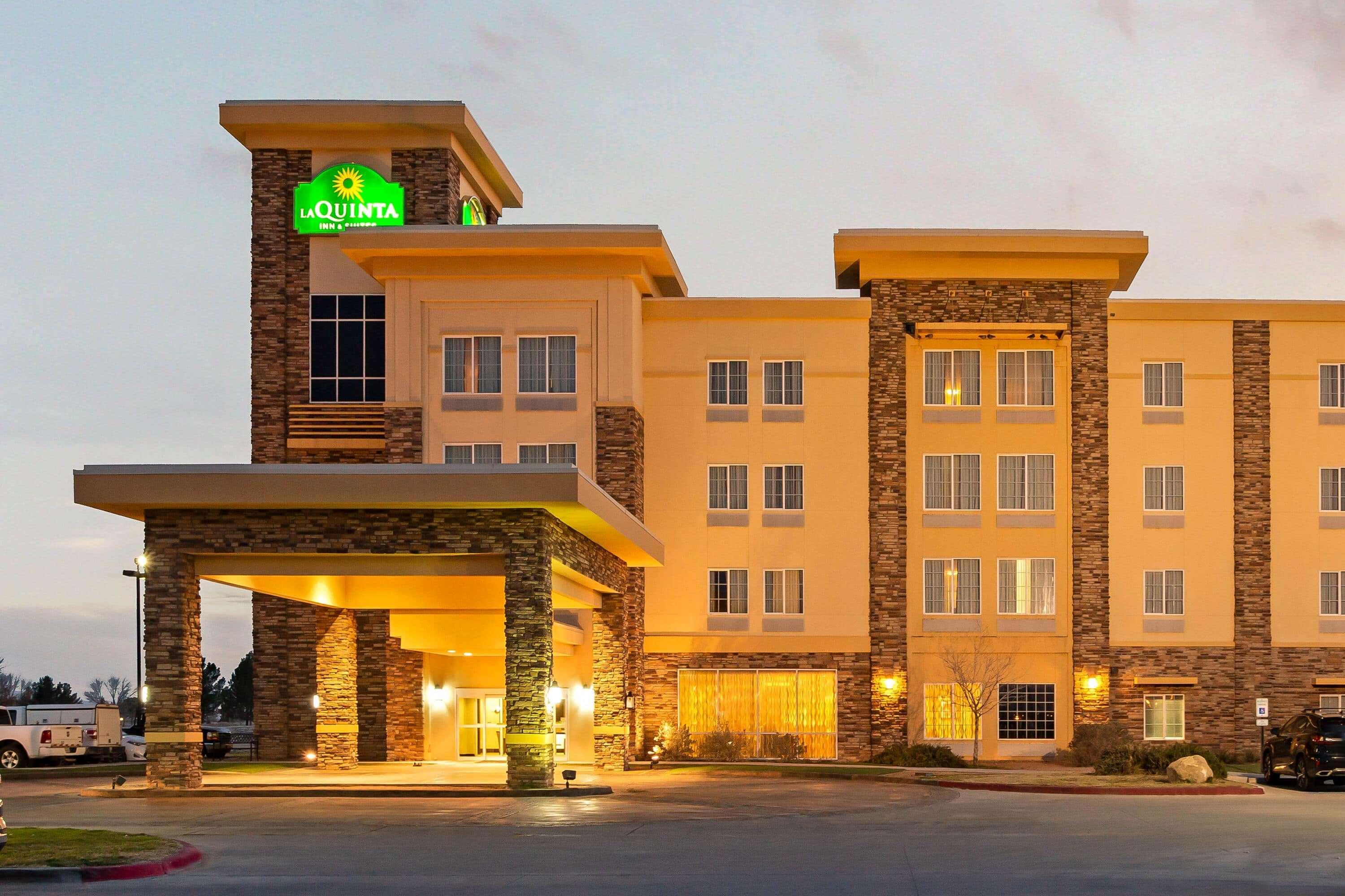 La Quinta By Wyndham Pecos Hotel Exterior photo